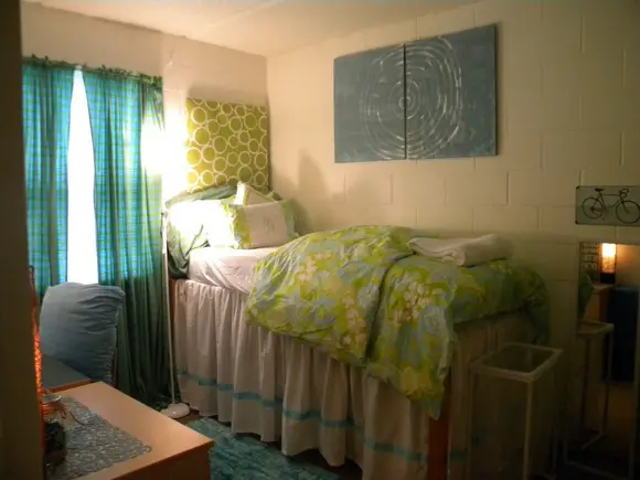 dorm room bedding and decor
