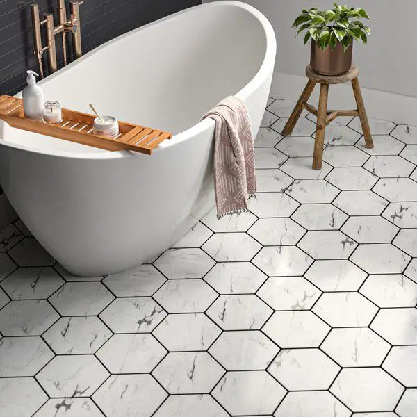 Hexagonal Tiled Bathroom Floor [Source: https://pin.it:4yIxE48]