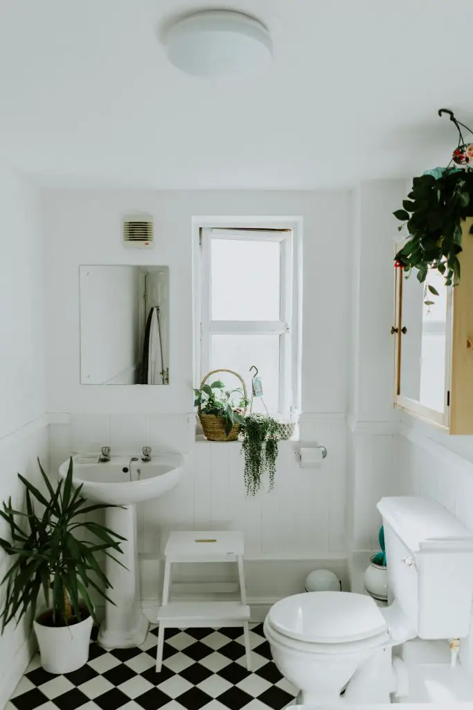 Small Bathroom By Phil Hearing
