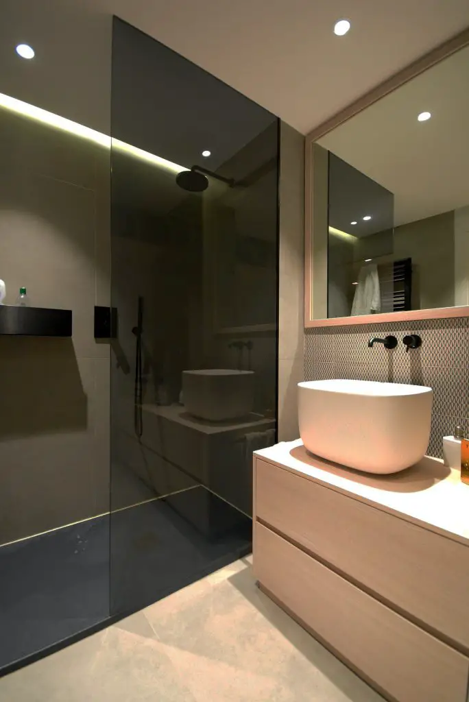 Small Modern Bathroom By Raquel Navalon Alvarez