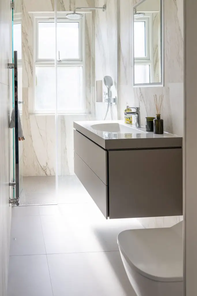 Small Modern Bathroom Design By Laurence Katz